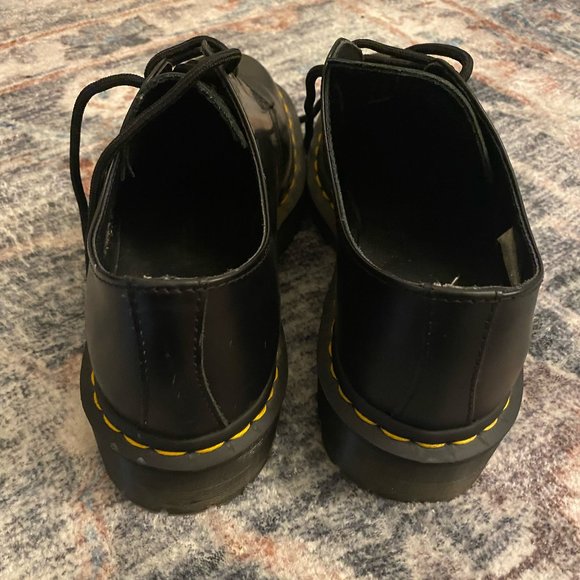 DR MARTENS OXFORD SHOE US 7 M (fits size 8 - 9 US womens) - Picture 3 of 4